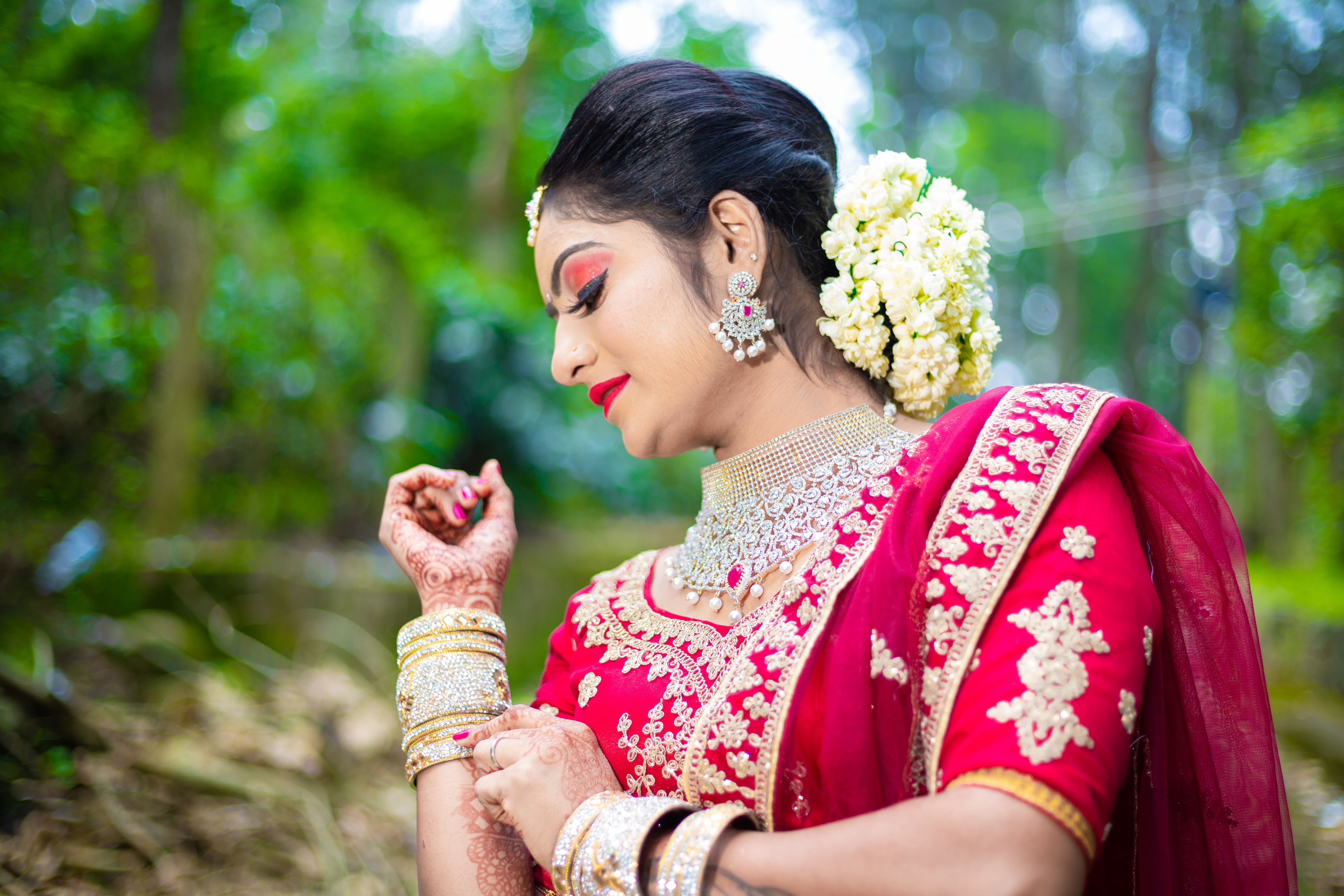 Traditional Indian Bride in Red Wedding Attire · Free Stock Photo