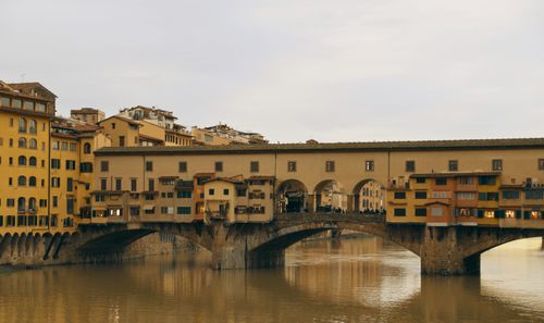 Free Captivating image of Ponte Vecchio at dusk over the Arno River, Florence, Italy. Stock Photo