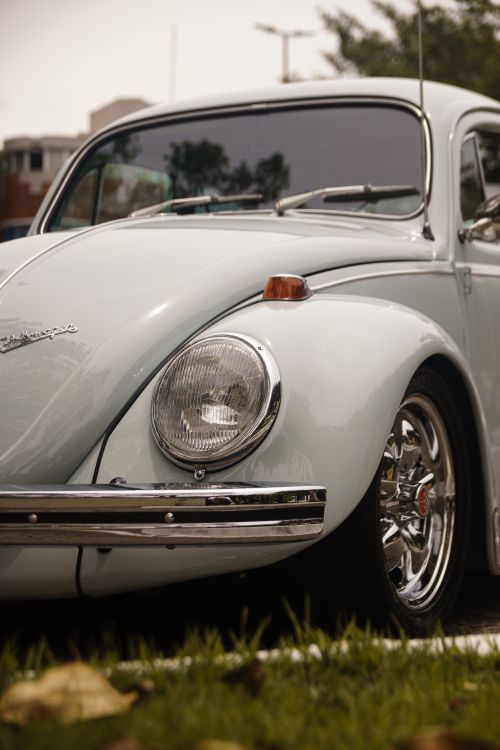 Free Close-up of a vintage Volkswagen Beetle parked outdoors in Rio de Janeiro, capturing the timeless charm of this iconic car. Stock Photo