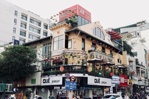 Free A lively urban street with historic architecture and bustling shops in a vibrant city setting. Stock Photo