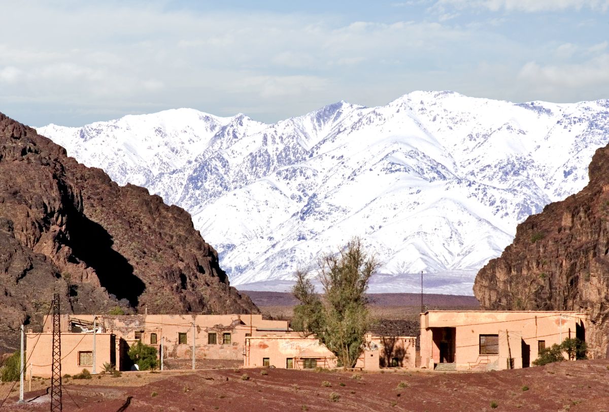 Ouarzazate et montagnes de l'Atlas au Maroc