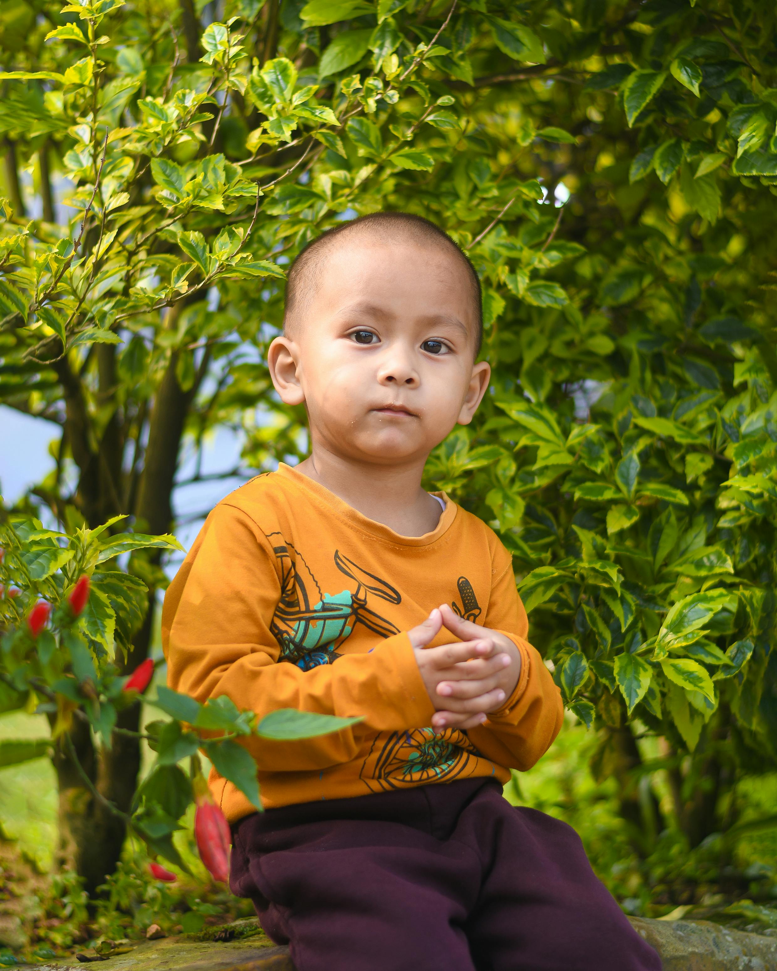 Copil de 6 ani cu arsuri grave la mâini după ce a încercat să dea foc vegetației uscate din grădină