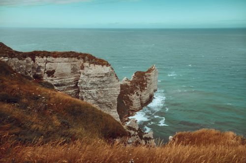 Free Dramatic view of the chalk cliffs and ocean at Étretat, Normandy, France. Stock Photo
