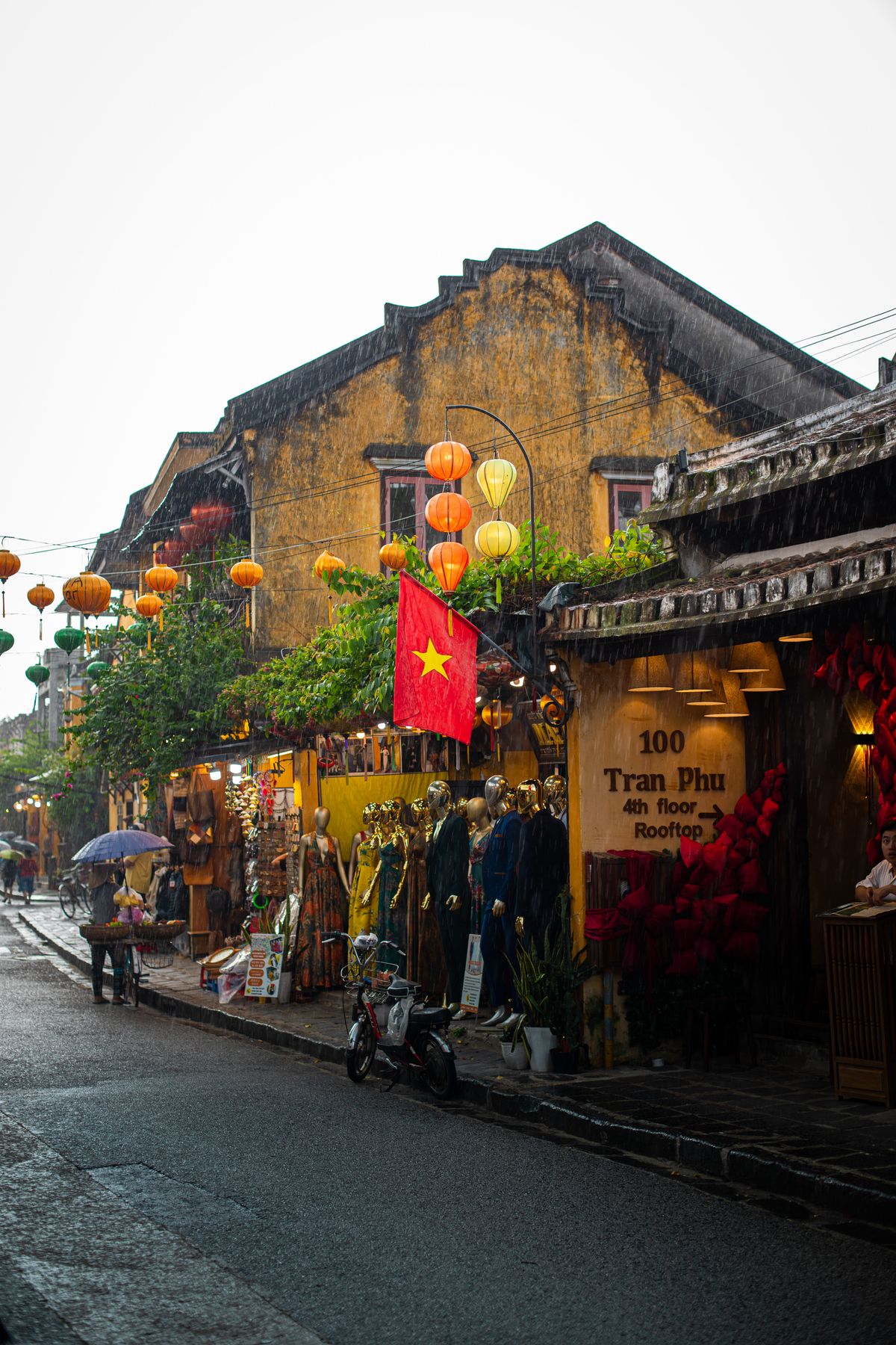Hoi An old town and colourful lanterns