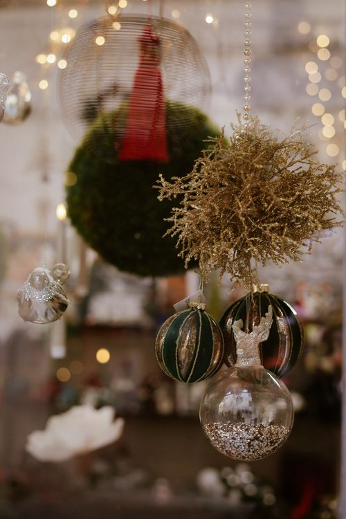 Free A festive arrangement of elegant hanging ornaments with warm, glowing lights creating a cozy holiday atmosphere. Stock Photo