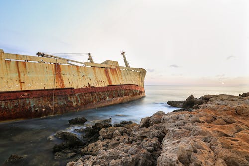 Základová fotografie zdarma na téma loď, moře, nádherný západ slunce