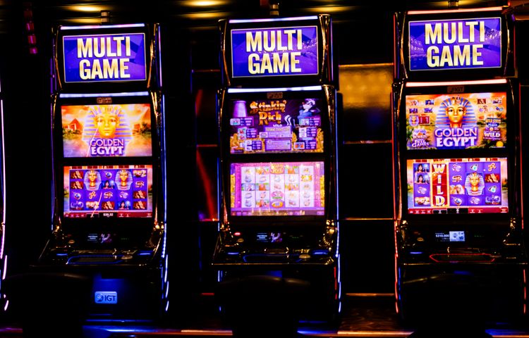 Online Casino: Spielautomaten und Live-Spiele im Überblick