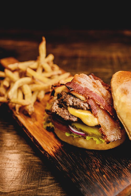 Free Burger Und Speck Sandwich Stock Photo