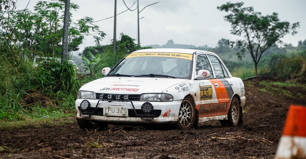 Rassy Racing Rally Car Racing Through Muddy Track in Baras · Free Stock Photo