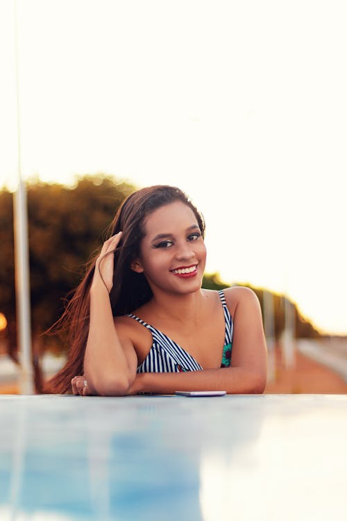 Photo De Femme Souriante Posant