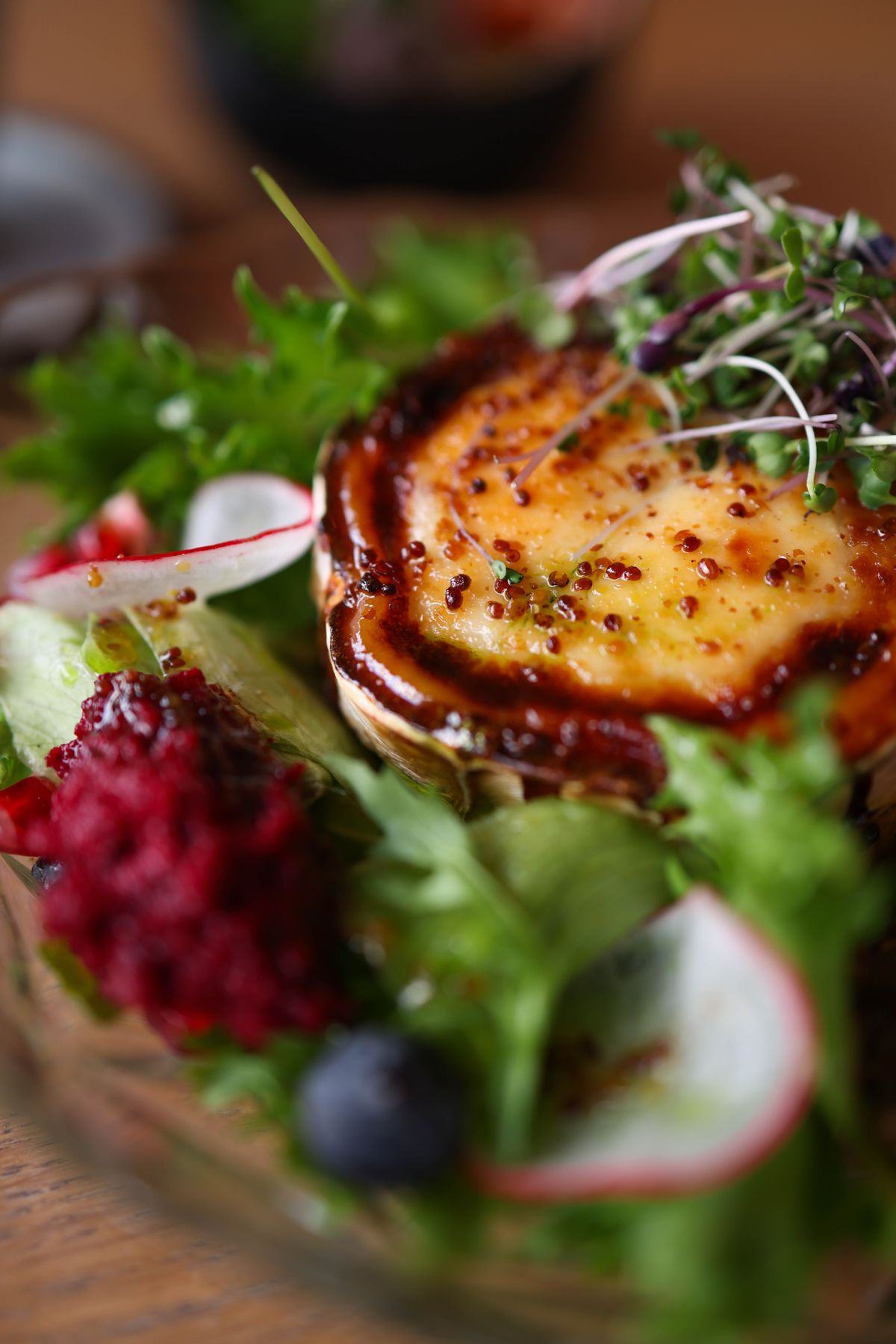 Ensalada gourmet con microbrotes