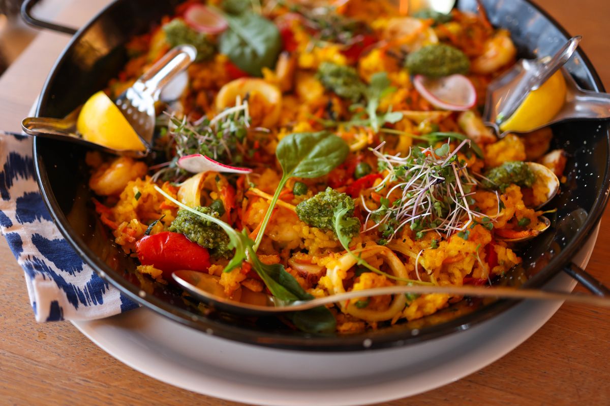 La Paella: Un Plato Grande de España