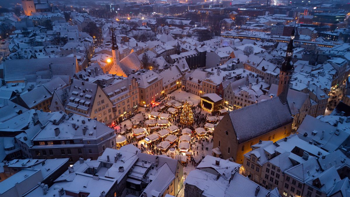 The Christmas market in Tallinn seen from above