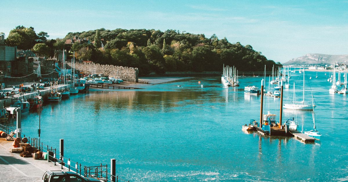 Puerto de Saint Peter Port en Guernsey donde usar una eSIM para viajar