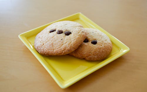 Dos Galletas Con Chispas De Chocolate