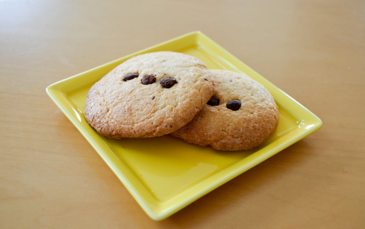 2つのチョコレートチップクッキー