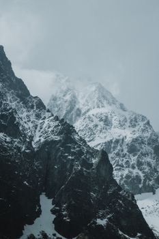 Stunning view of snow-covered peaks in Vysoké Tatry, Slovakia, showcasing natural beauty and rugged terrain.