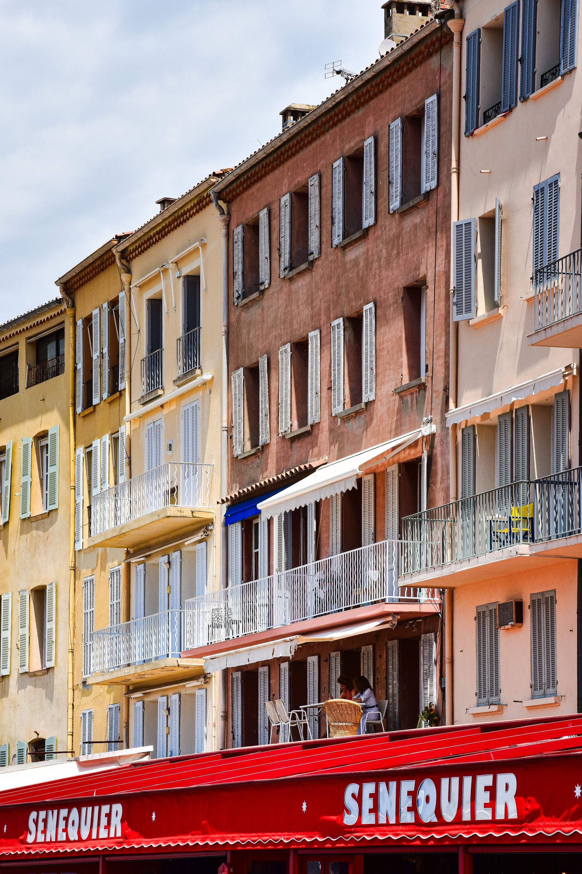 Façades colorées du village de Saint-Tropez