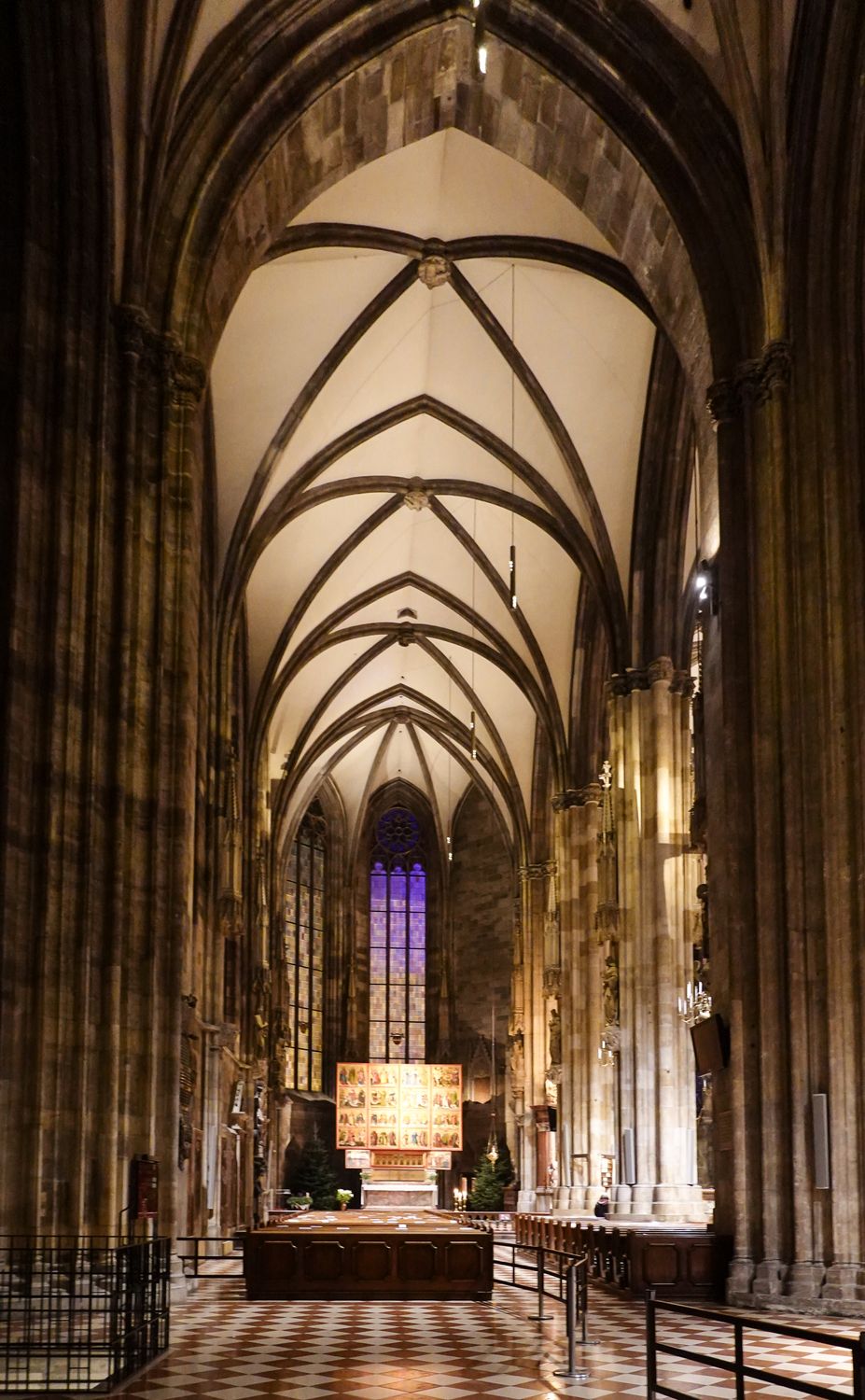 Gothic Cathedral Interior with Vaulted Arches · Free Stock Photo