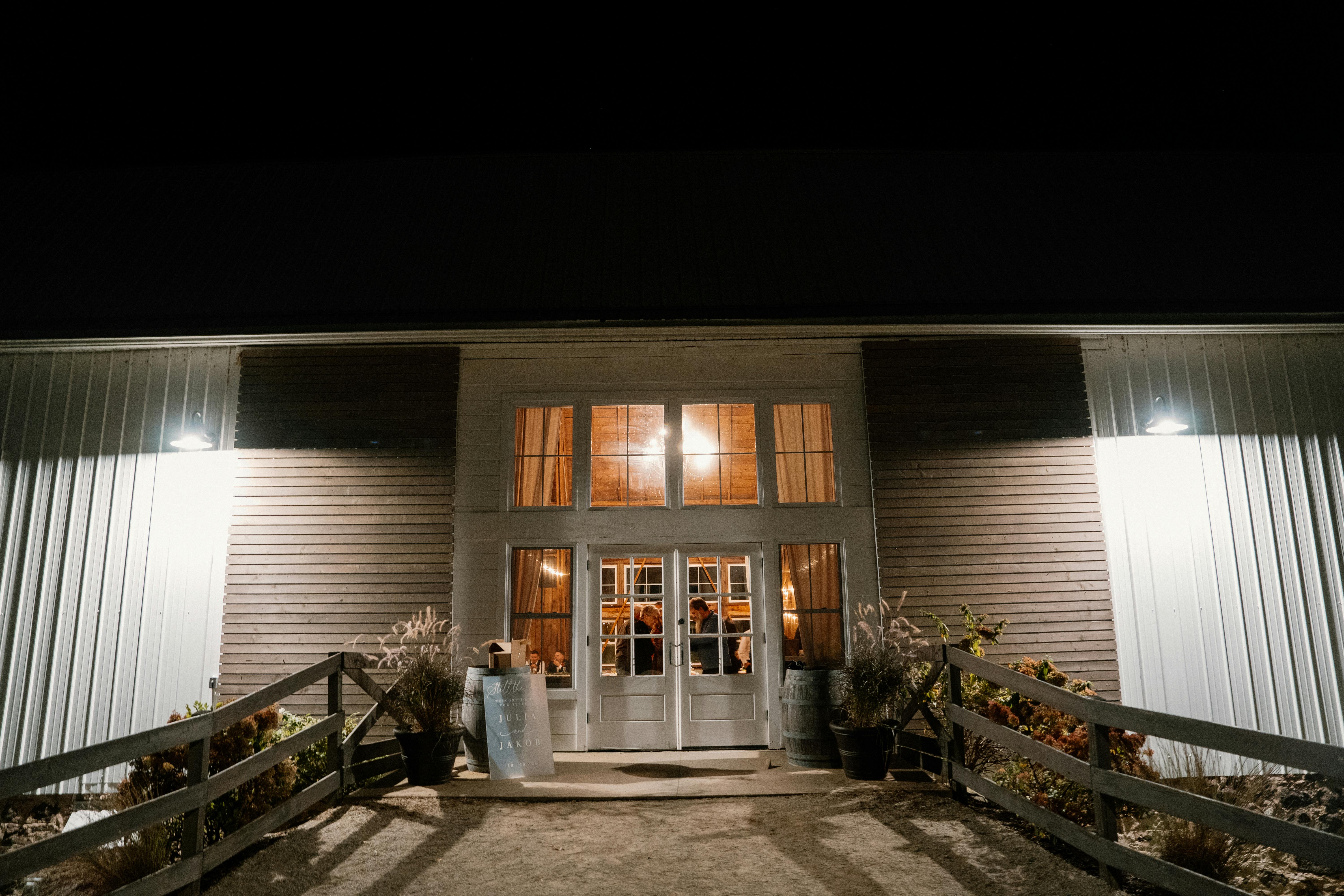 Collage of top Powhatan wedding venues showing estates, barns, and gardens - powhatan va wedding venues