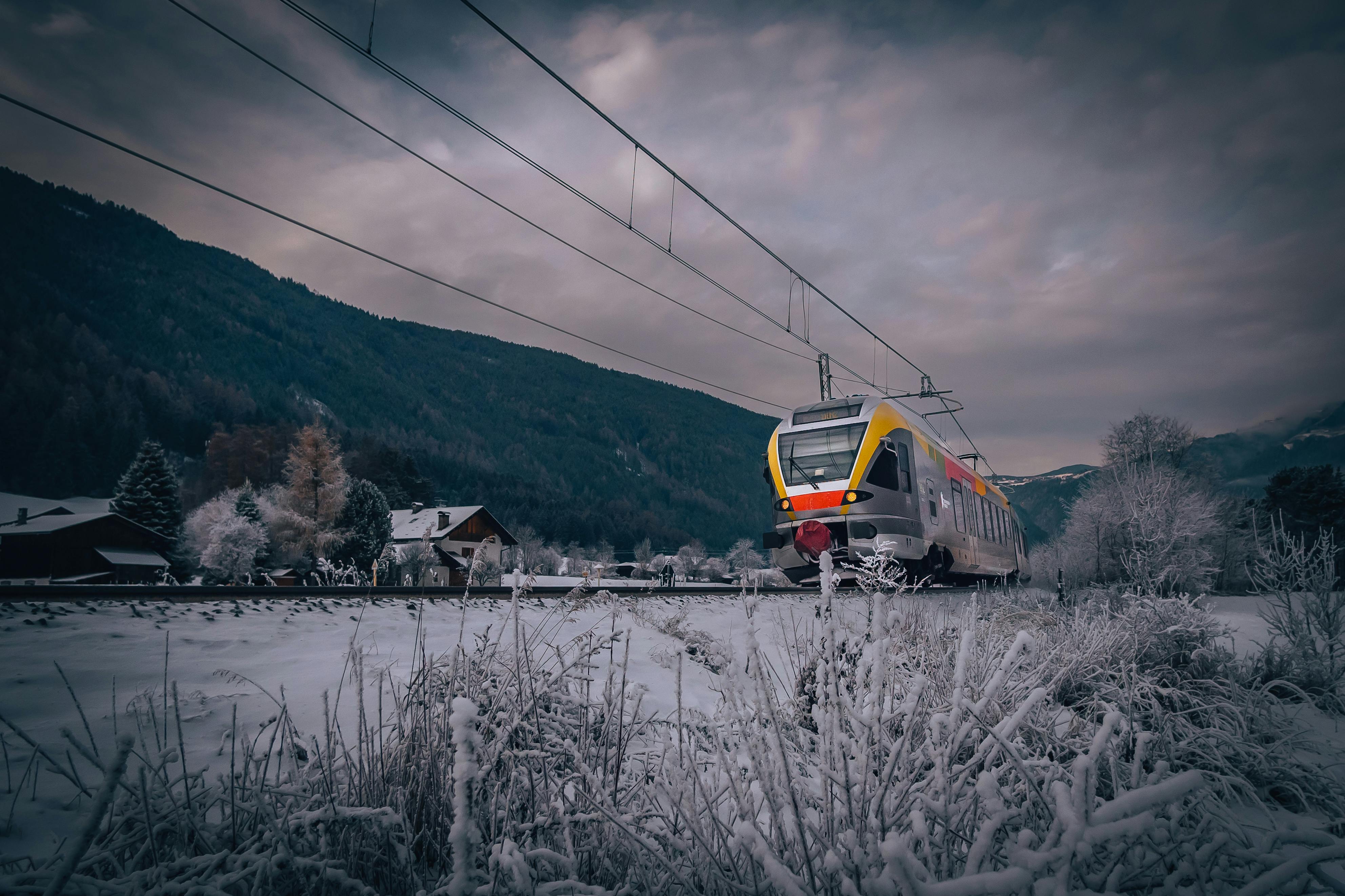 Modern Train Photos, Download The BEST Free Modern Train Stock Photos ...