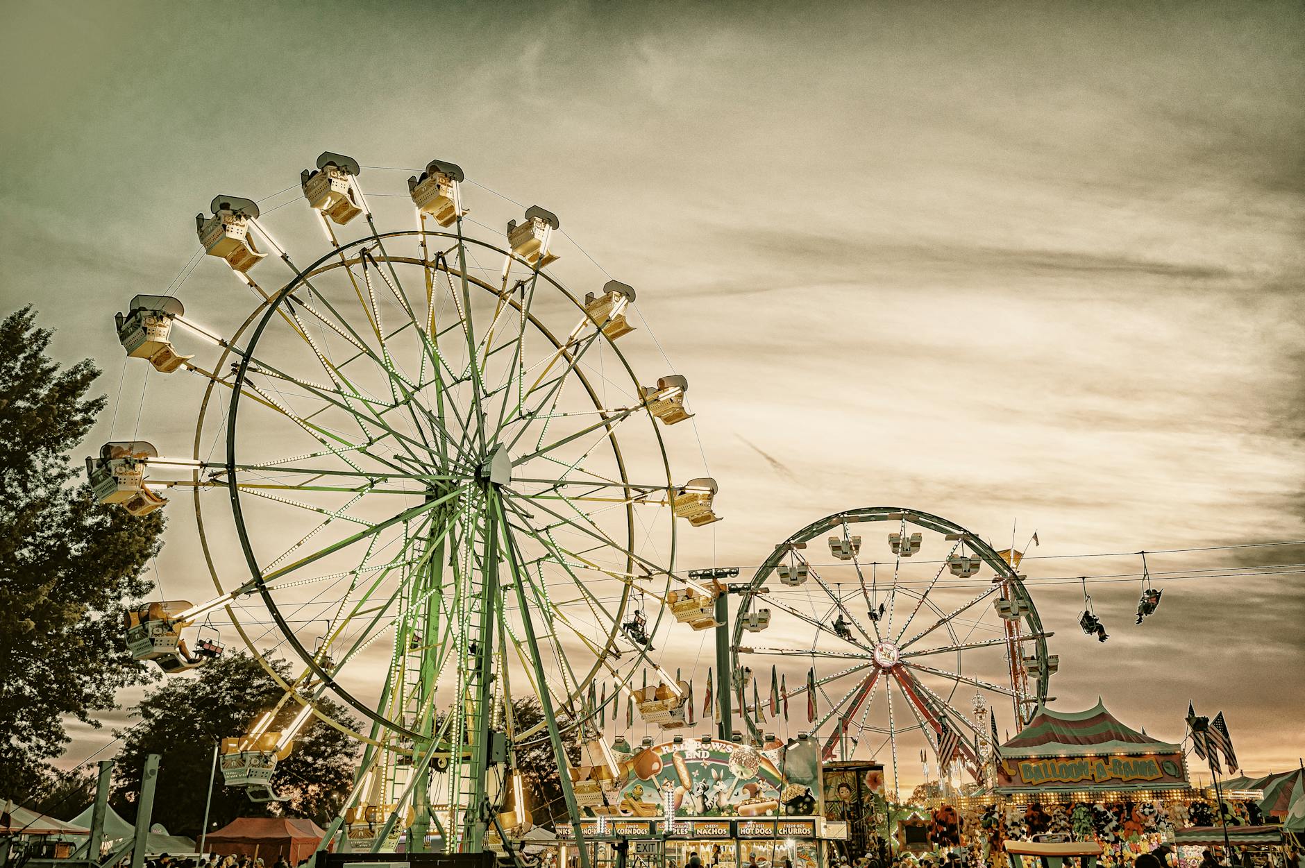 Ferries Wheel · Free Stock Photo