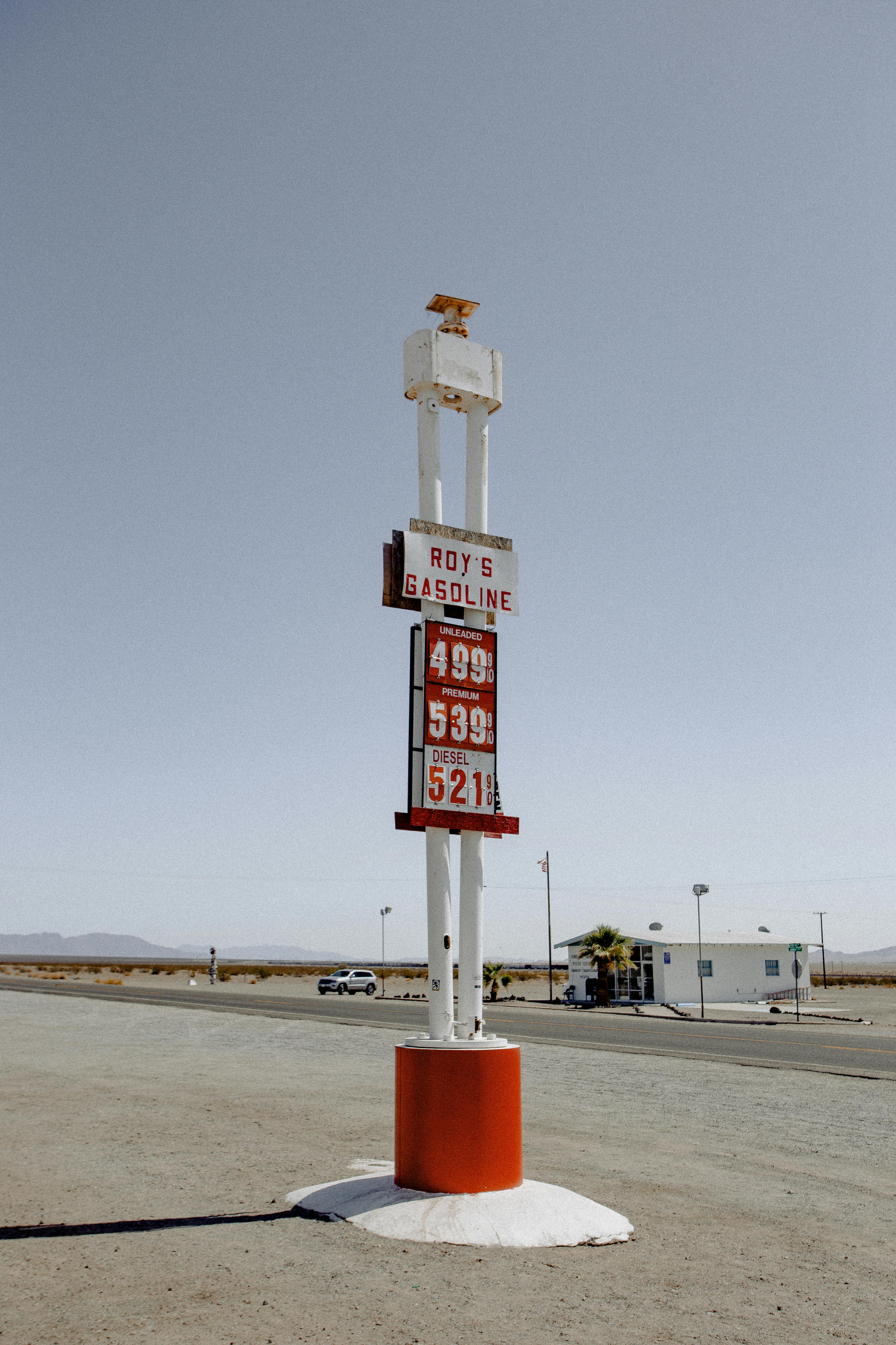 roy s gasoline signage