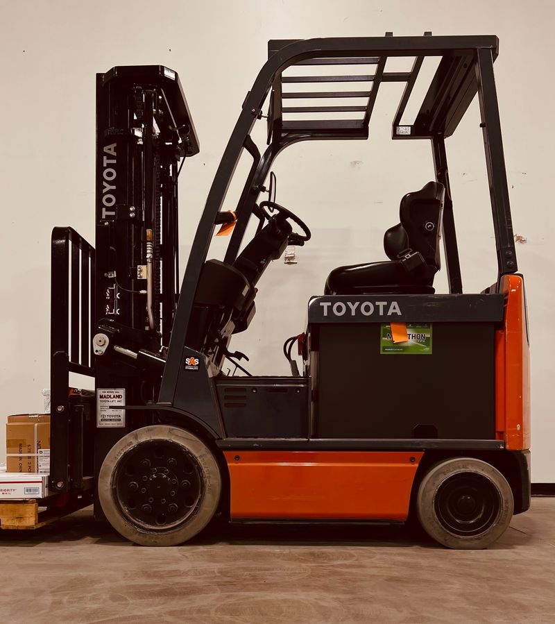 Side view of a Toyota forklift in a warehouse