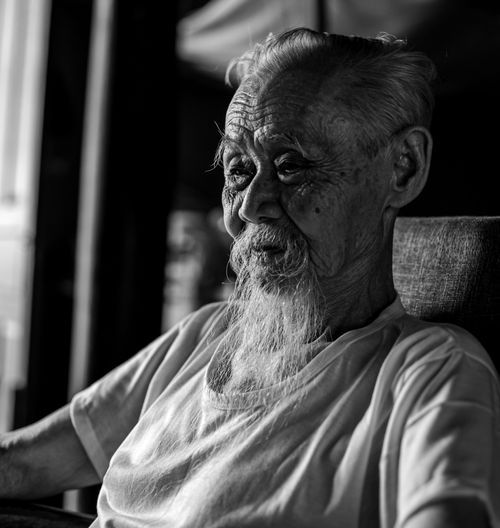 Free Black and white portrait of an elderly Vietnamese man with a long beard in Hội An. Stock Photo