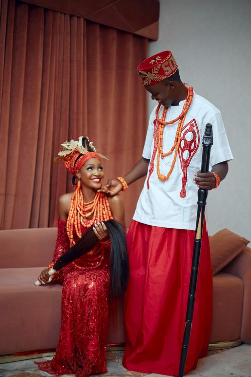 Free Couple in traditional African wedding attire, smiling and embracing cultural heritage. Stock Photo