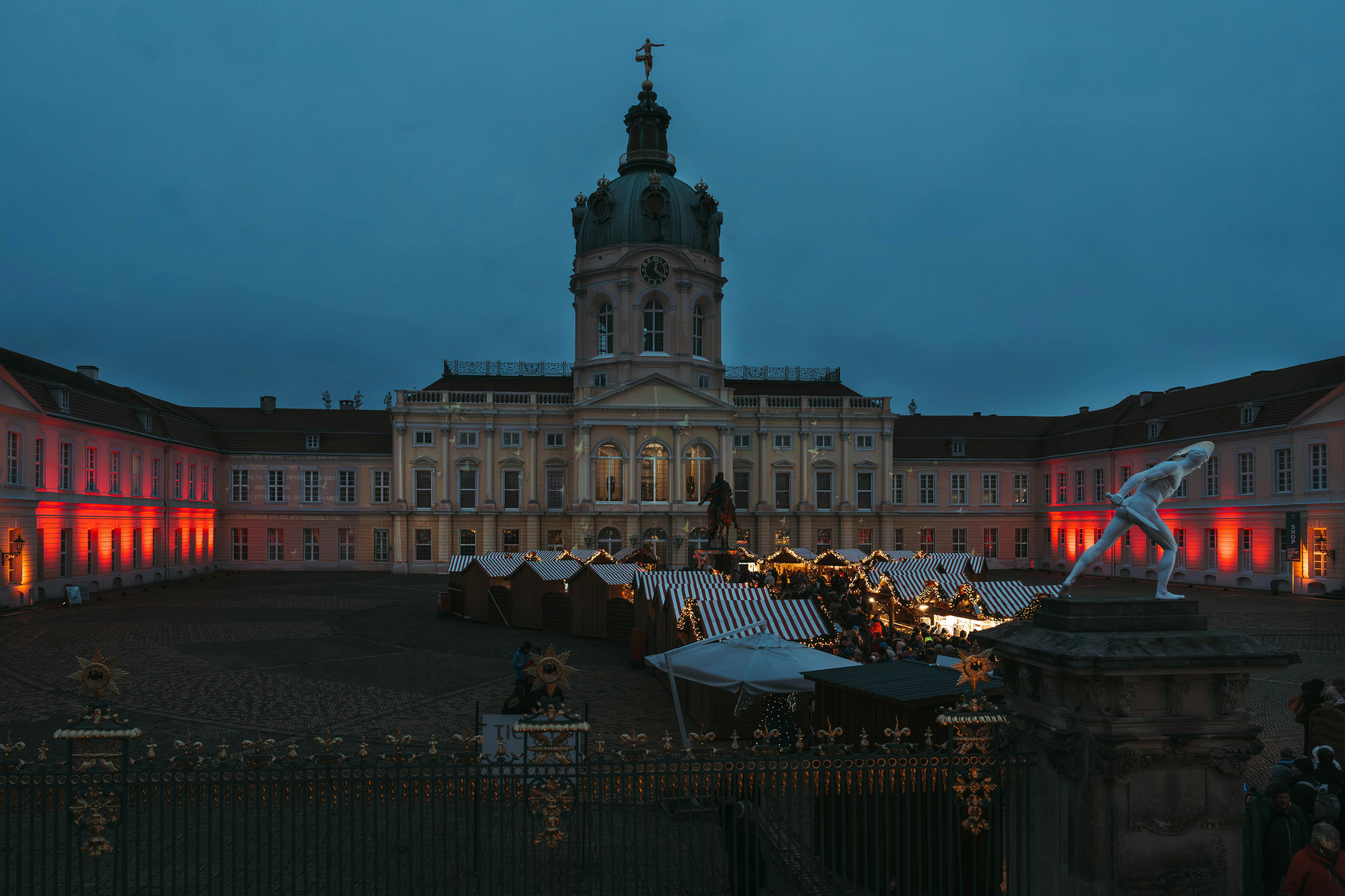 evening market at charlottenburg palace