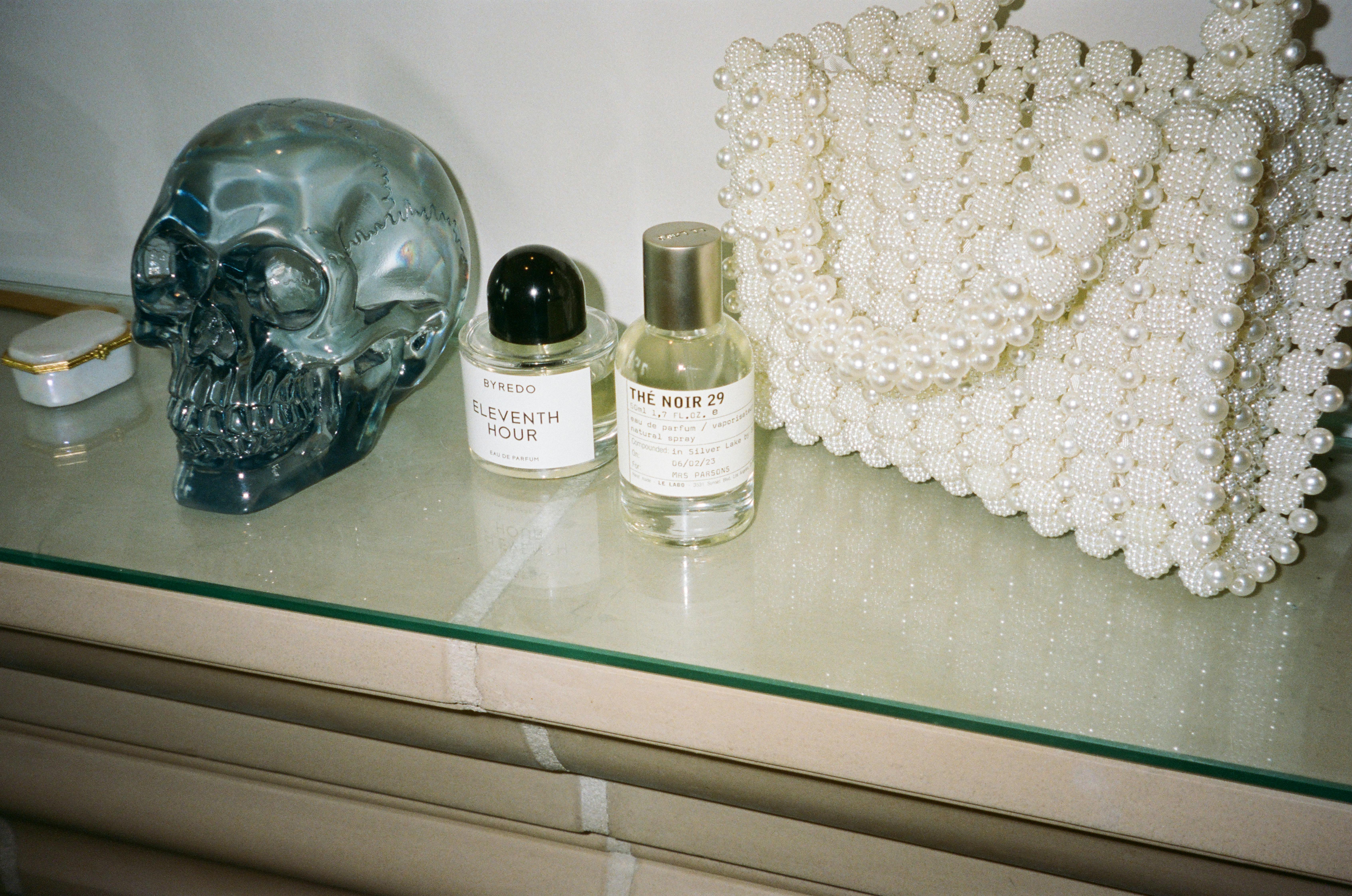 Le Labo Santal 33 ブランドの香水ボトル