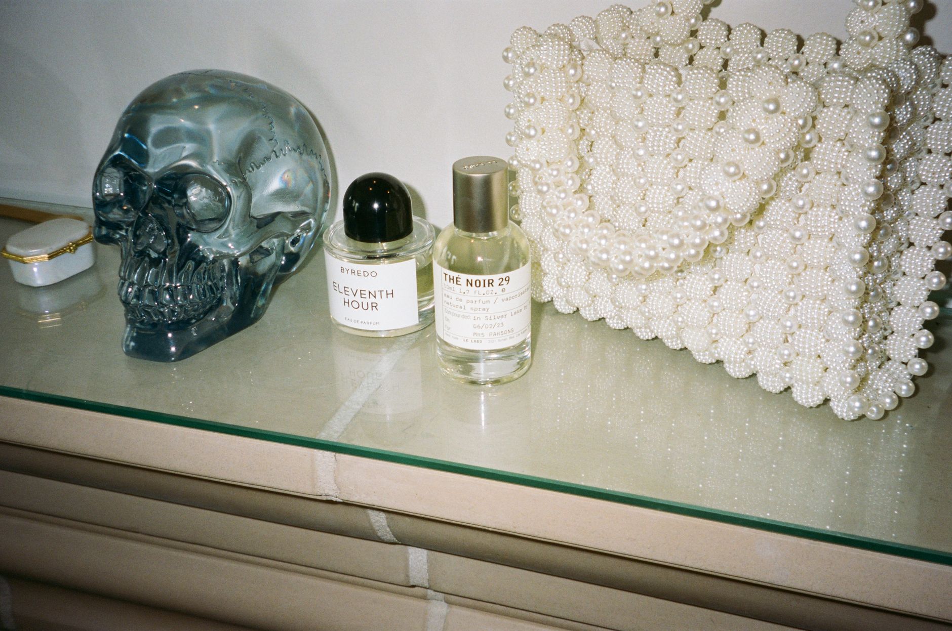 Le Labo Santal 33 ブランドの香水ボトル