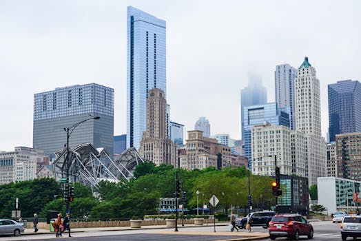 View of Chicago's vibrant skyline featuring modern skyscrapers and urban streets.
