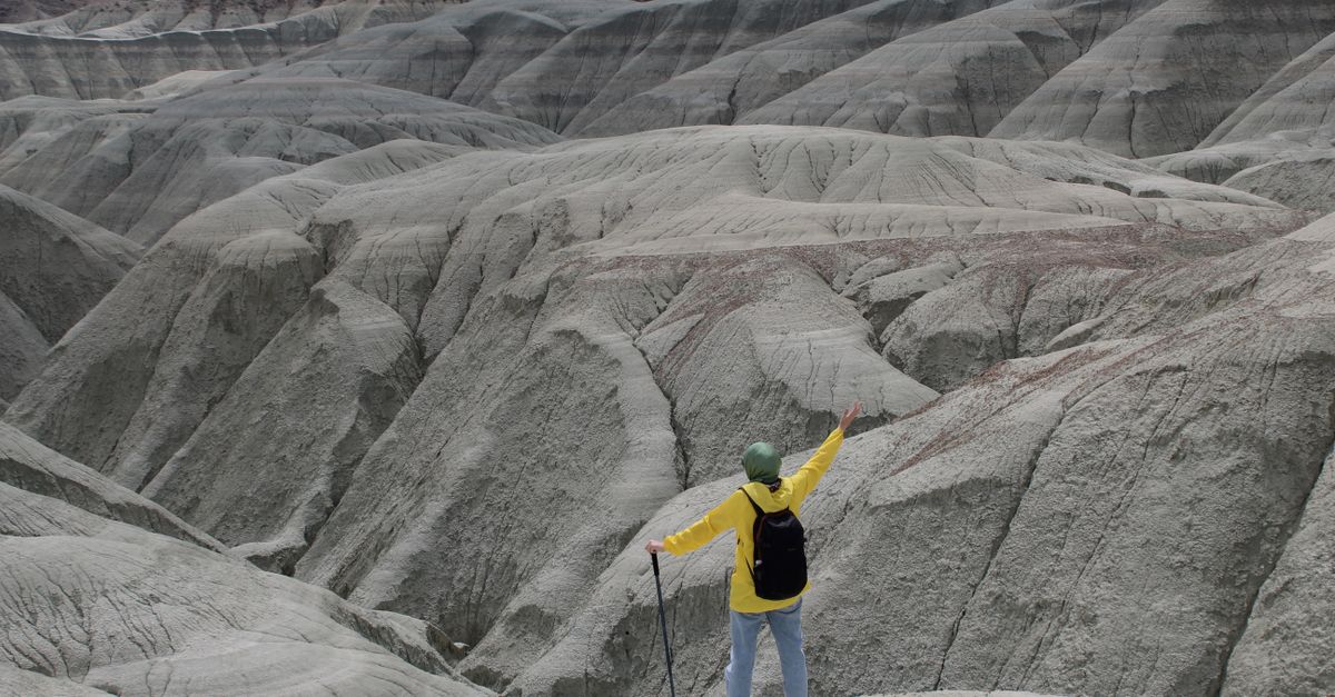 Exploring Rok Adventurer exploring expansive rock formations · Free Stock Photo