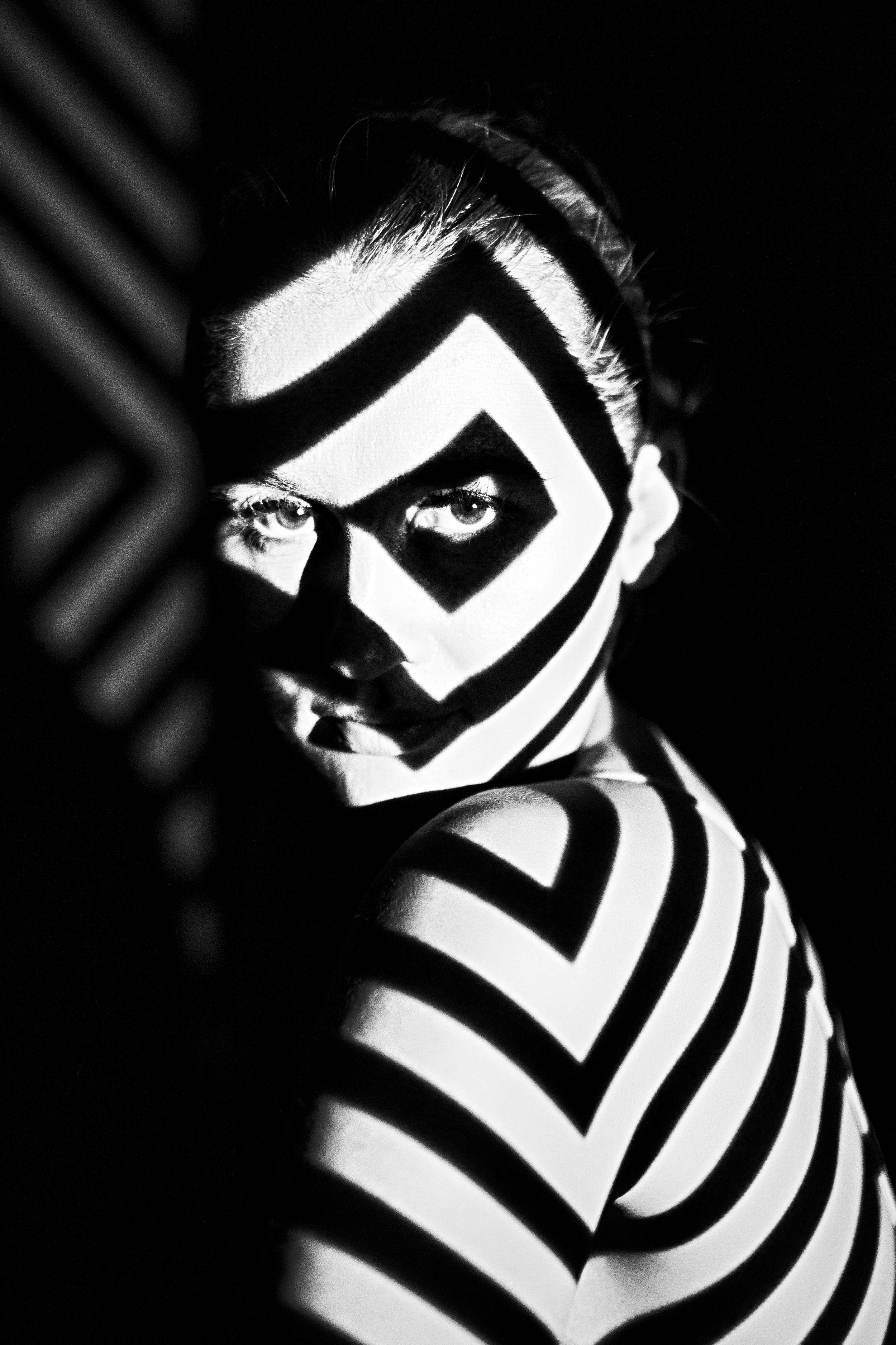 pexels-photo-2987101.jpeg?cs=srgbu0026dl=bianco-e-nero-donna-faccia-modello-2987101.jpgu0026fm=jpg