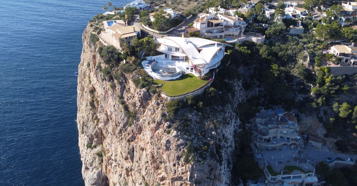 Por Dentro da Mansão com Vista para o Mar Mediterrâneo de R$ 266 milhões do Bilionário Howard Marks