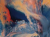 流体抽象绘画以鲜艳的色彩和动态的图案，营造出惊人的视觉冲击