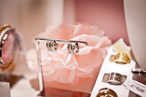 Free Silver-colored Ring in Box Stock Photo