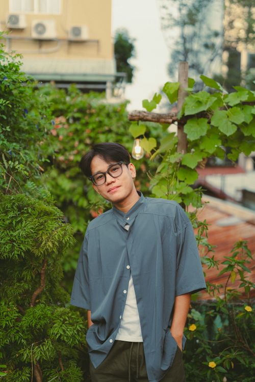 Casual Portrait in Urban Garden Setting · Free Stock Photo