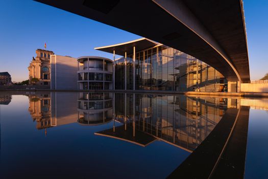 Modernes Paul-Löbe-Haus Regierungsviertel Berlin in Berlin – Architektur Hintergrundbild