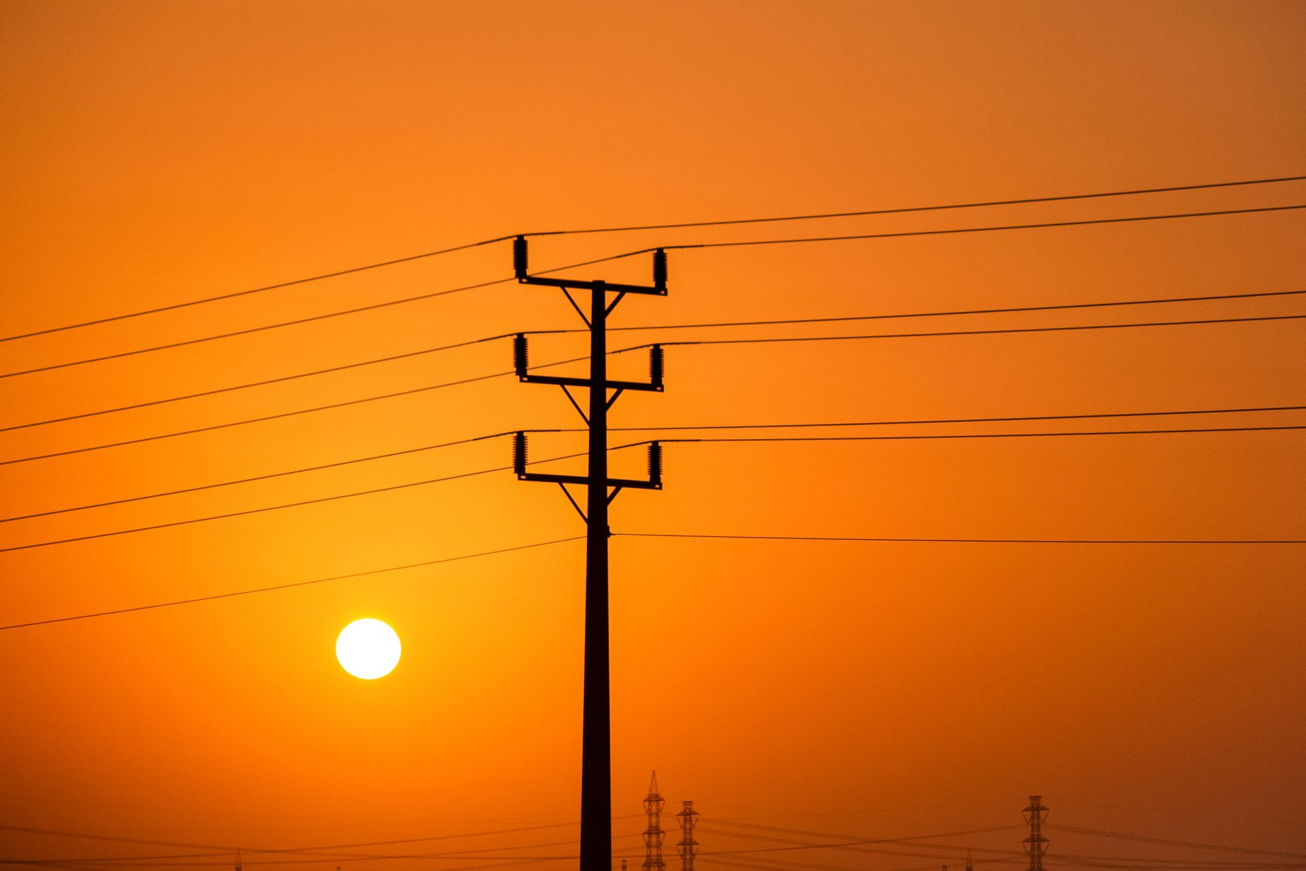 U.S. Electricity Prices Rose 4% Over Past Year Amid AI Claims