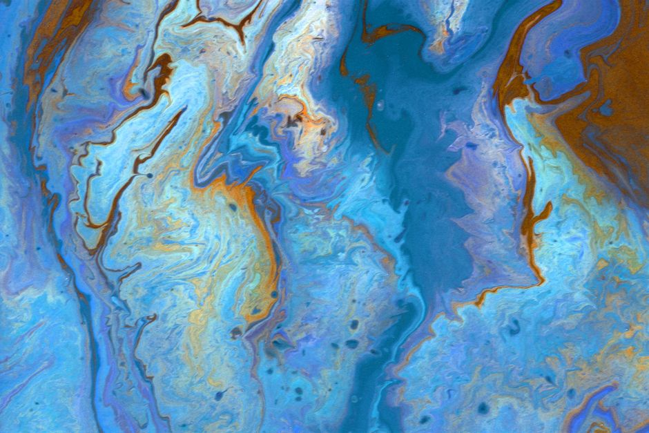 Dynamic abstract art with blue and orange fluid patterns creating a mesmerizing effect.
