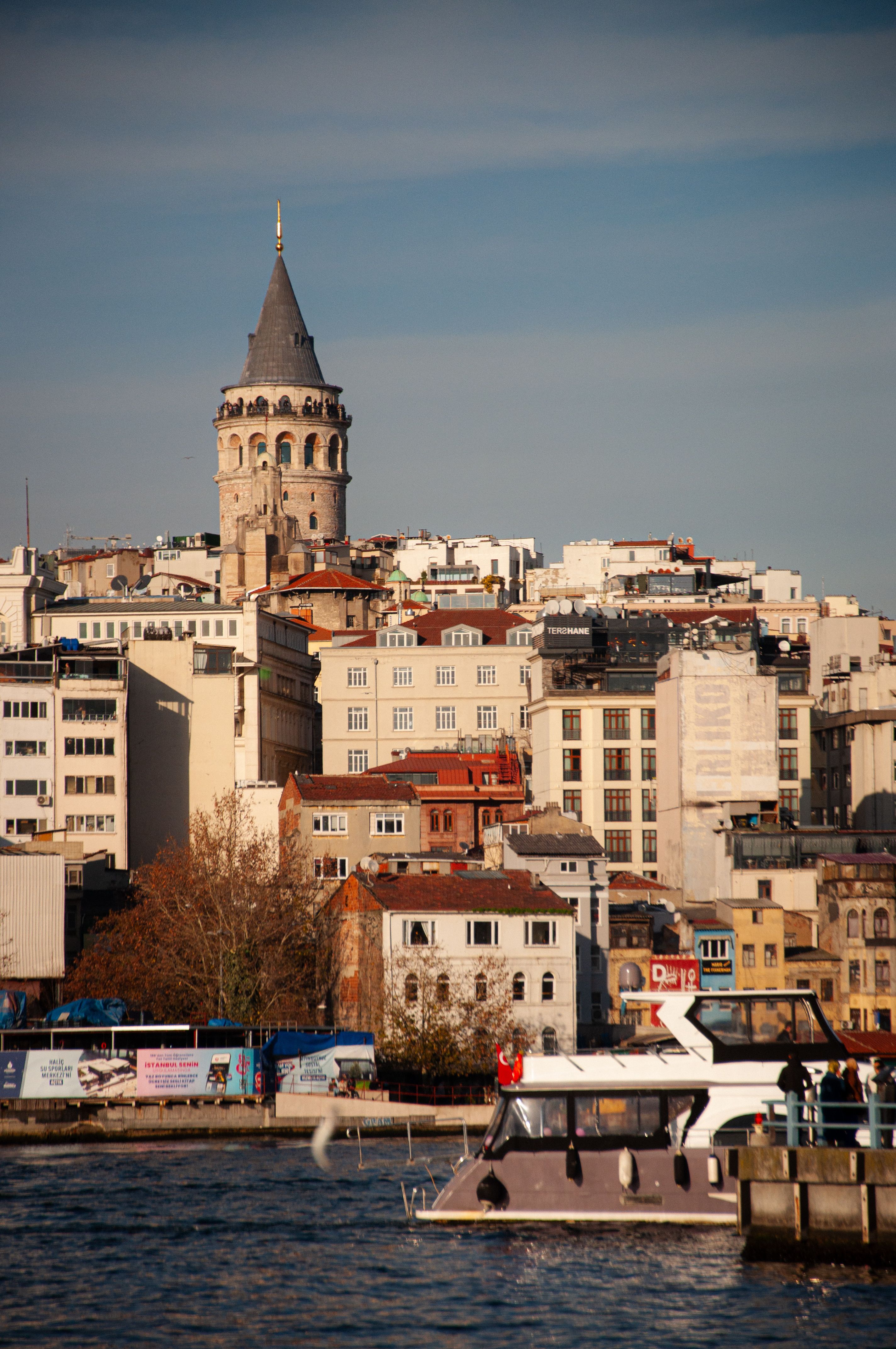 galata-tower-overlooking-the-bosphorus-in-istanbul-free-stock-photo