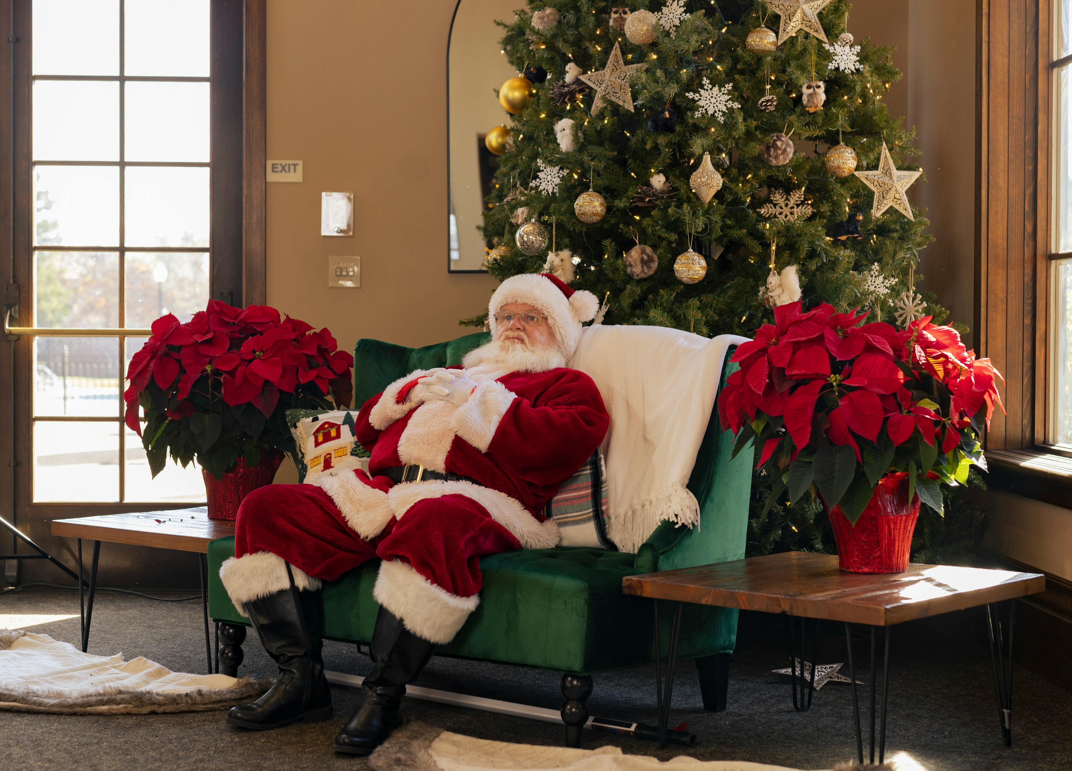 Festive Santa Claus Figurine in Berlin Christmas Market · Free Stock Photo