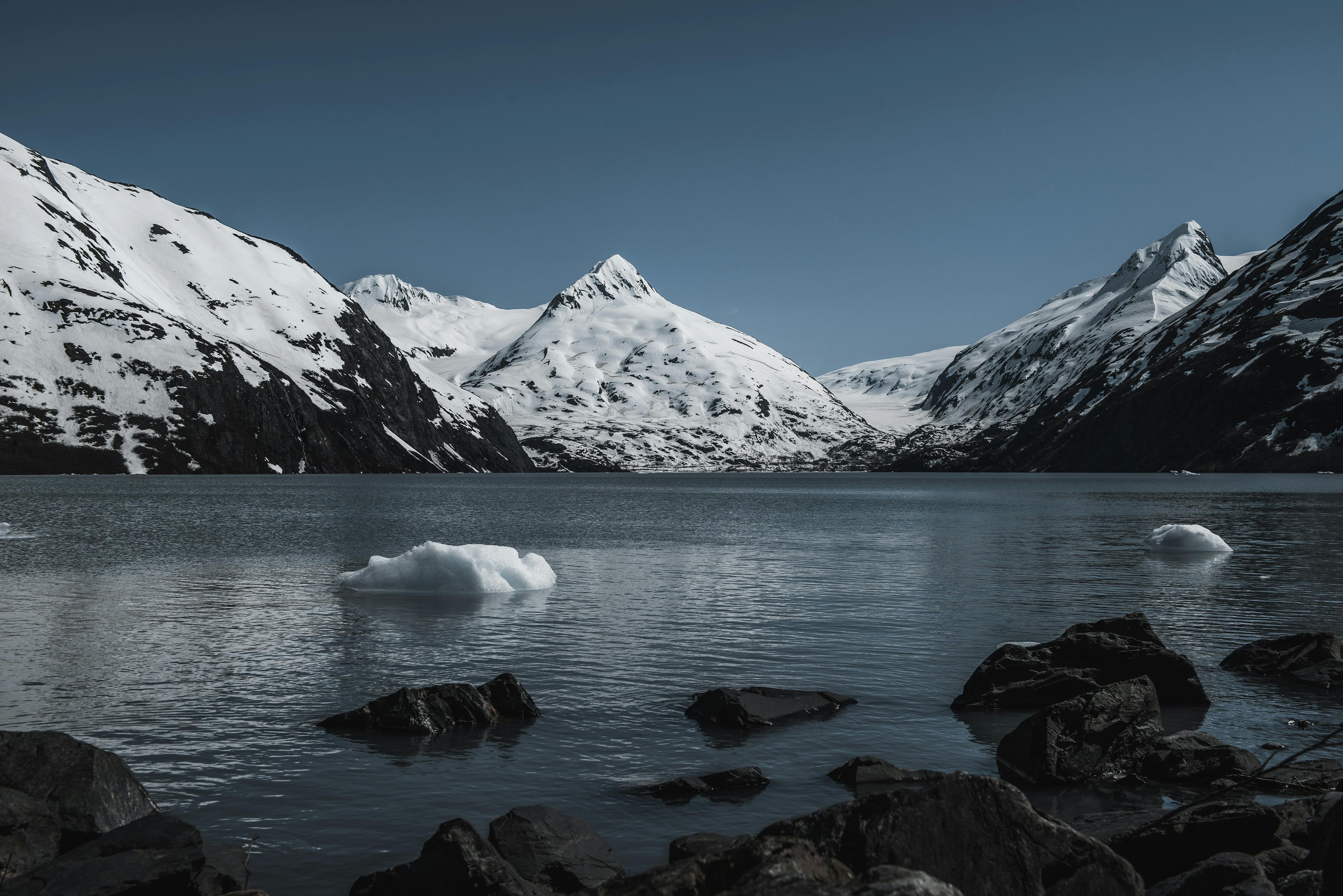 Snowy Mountain Landscape with Glacial Lake in Alaska · Free Stock 