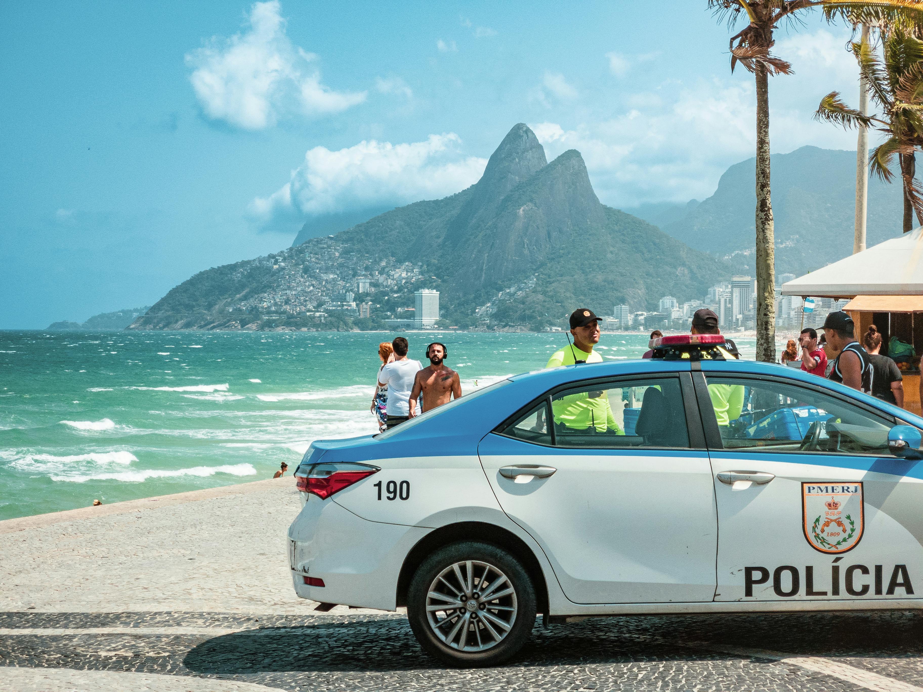 general travel safety tips — Photo by Mak Cézar on Pexels