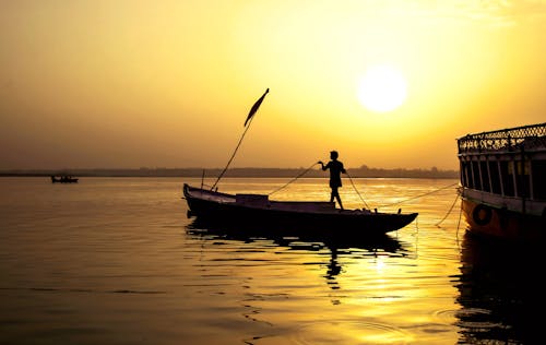 balıkçı, ganga, güzel manzara içeren Ücretsiz stok fotoğraf