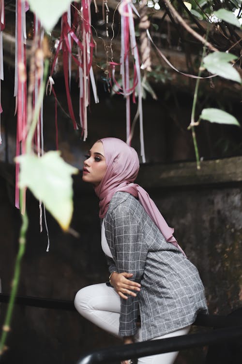 Foto De Mulher Usando Adereços Tradicionais Para A Cabeça