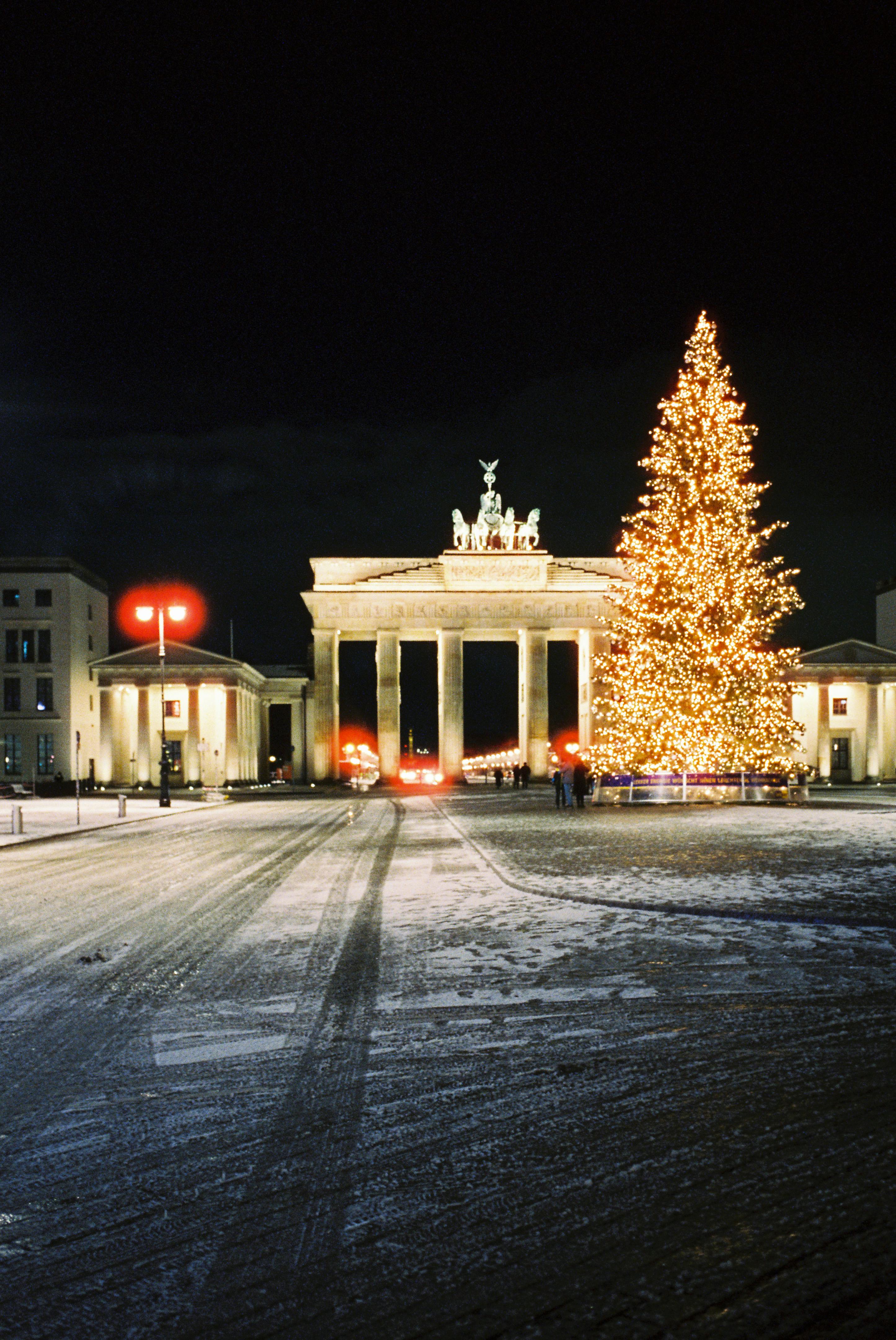 brandenburg gate with christmas tree at night